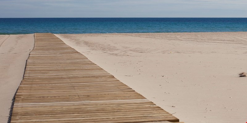 beach boardwalk in Alicante